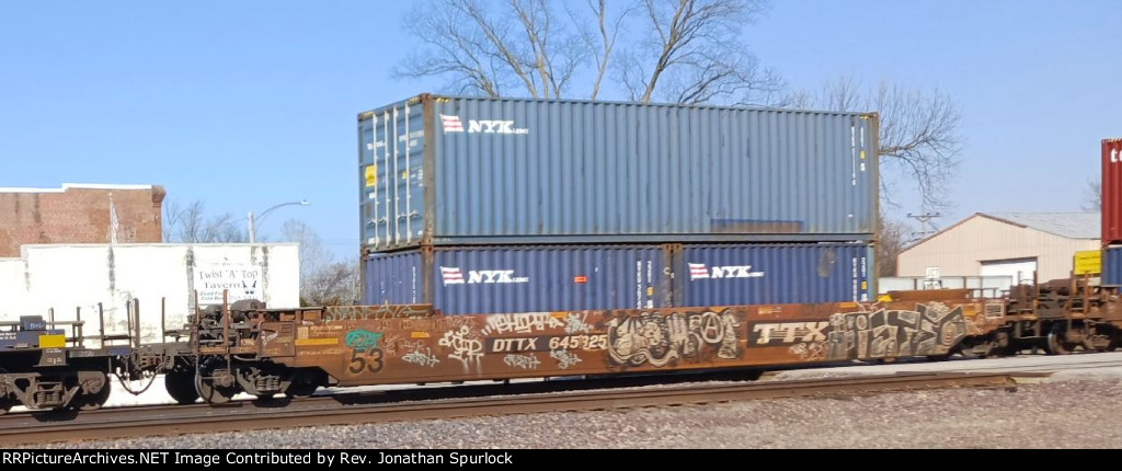 DTTX 645825 and three containers